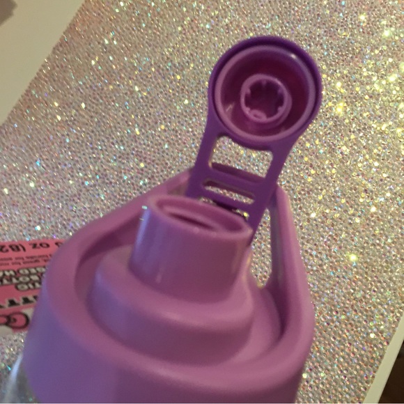 Hello Kitty Plastic Sport bottle - Picture 2 of 3
